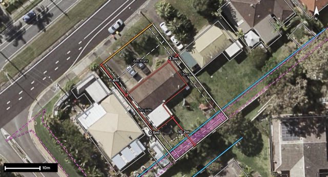 Aerial of 124 Benowa Road, Southport QLD 4215 with the block outlined