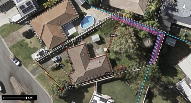 Aerial of 24 Ashburton Close, Arundel QLD 4214 with the block outlined
