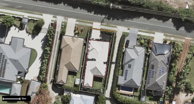 Aerial of 28 Creek Road, Birkdale QLD 4159 with the block outlined